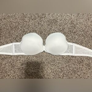 Vanity Fair Strapless Bra 36A, White. Comes with white & clear straps